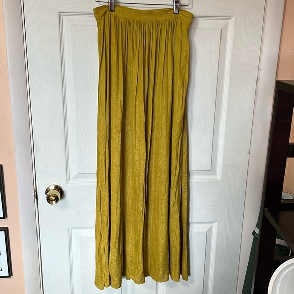 Anemia + Kim (Anthro) gold paisley maxi skirt size 2​ - Picture 2 of 5